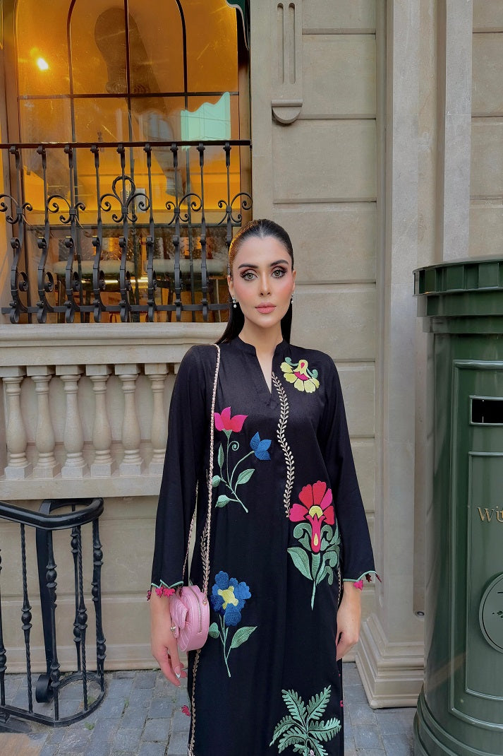 EBONY FLORAL| TAPESTRY| RJ'S PRET