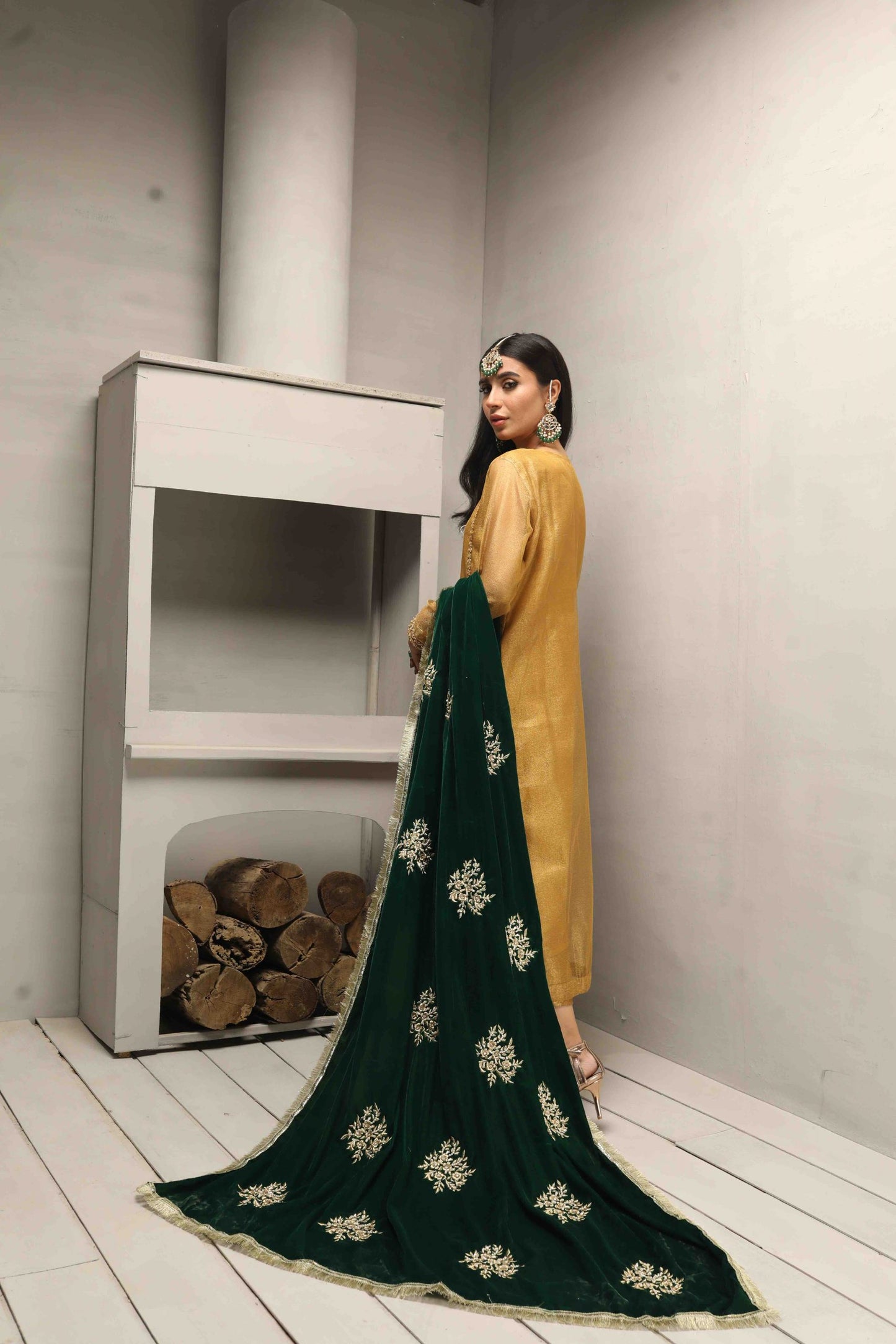 DEEP GREEN VELVET SHAWL | DUPATTA | RJ’S PRET