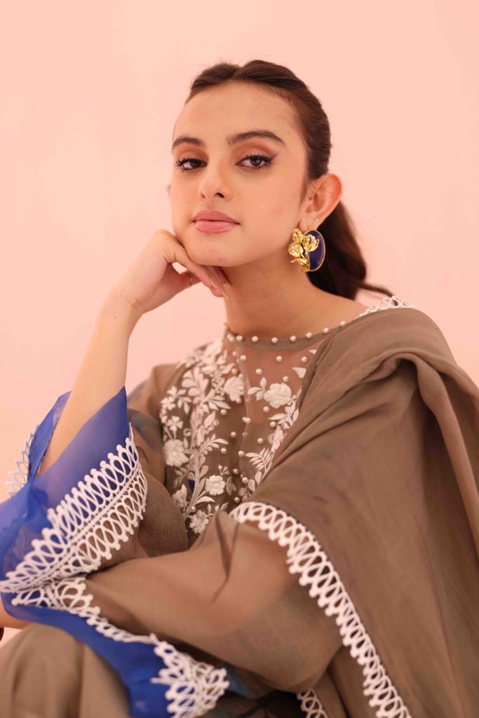 Khaddi Net Embroidered Suit with Silk Dupatta – Mist Rose Inaaya