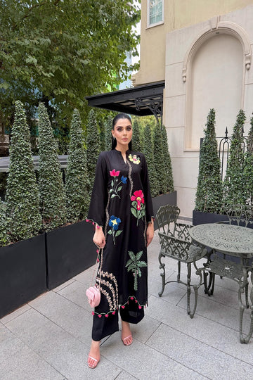 EBONY FLORAL| TAPESTRY| RJ'S PRET