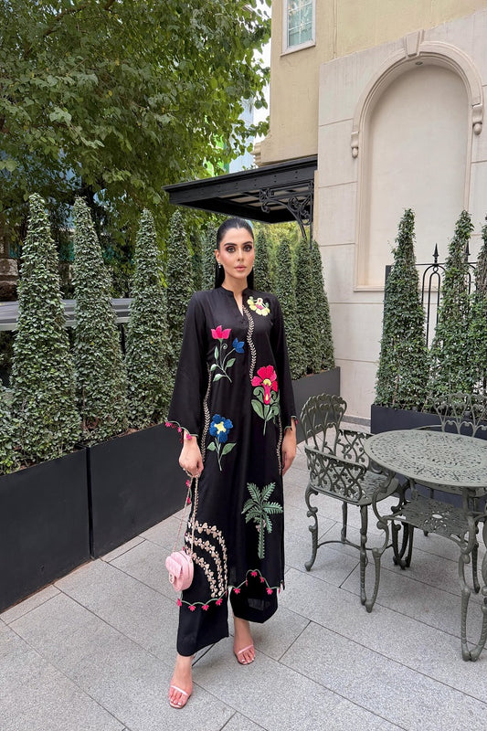 EBONY FLORAL| TAPESTRY| RJ'S PRET