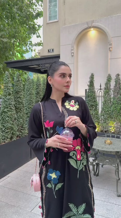 EBONY FLORAL| TAPESTRY| RJ'S PRET